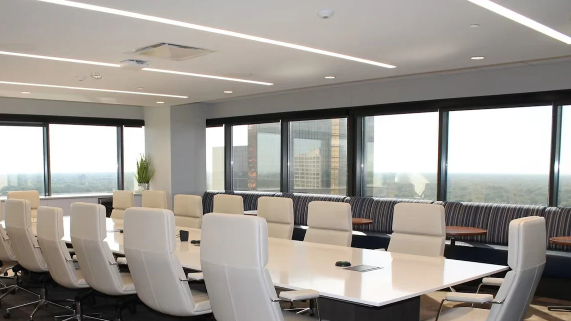 เทคนิคการเลือกโคมไฟแต่งห้องประชุมบอร์ดรูม (Board room)
